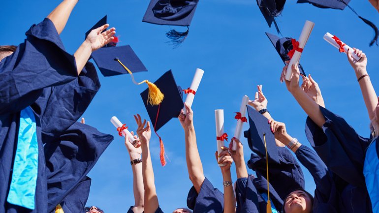 How to Support Graduates Through Their First Relocation